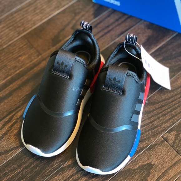 Kids brand new Nike shoes pink size 9 and black size 10 - Picture 5 of 6